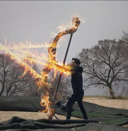搞笑p图系列:求大神帮我p只射日神弓,让我看起来像后羿一样