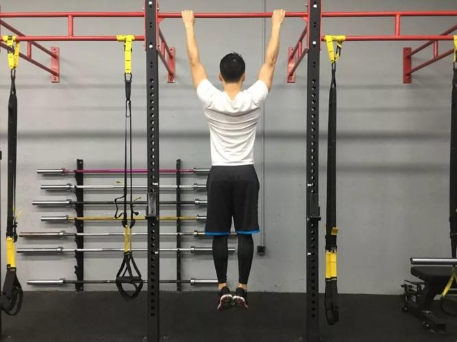 腰椎间盘突出,每天坚持吊单杠,能够"拉"复位吗?听听骨科医生怎么说