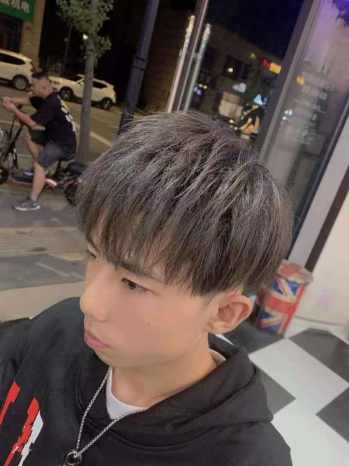 普通理发店会剪"碎盖头"吗?理发店:重点是烫发而不是剪发