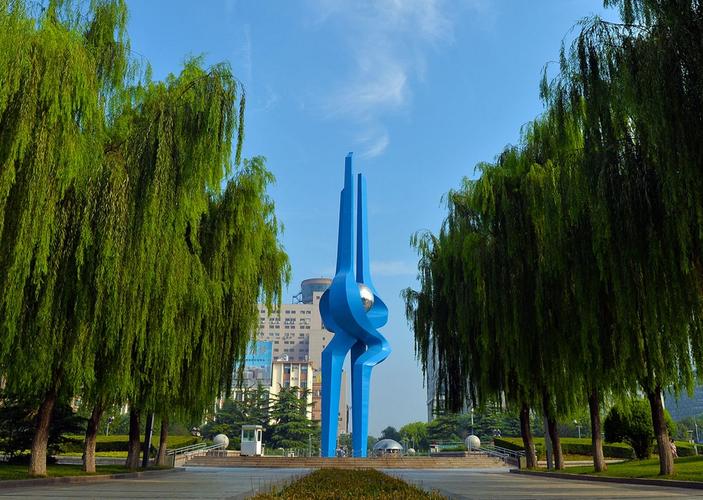 修茸一新的广场泉标