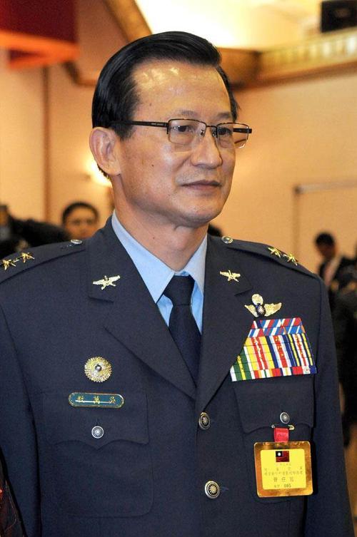 吴万教,台湾地区军方高级将领,空军二级上将.