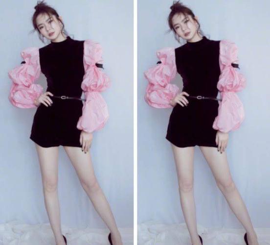 沈梦辰vs戚薇,两人同框,让人傻傻分不清