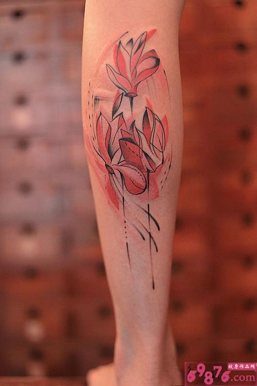 创意抽象玉兰花小腿纹身图片