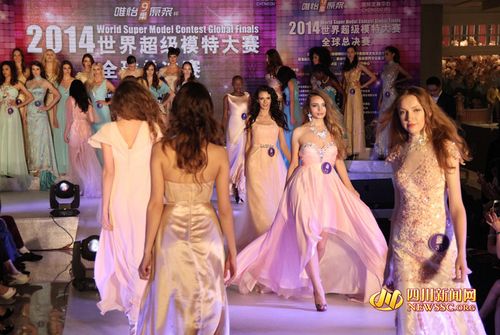 成都上演时尚巅峰对决 34位佳丽争夺超模桂冠
