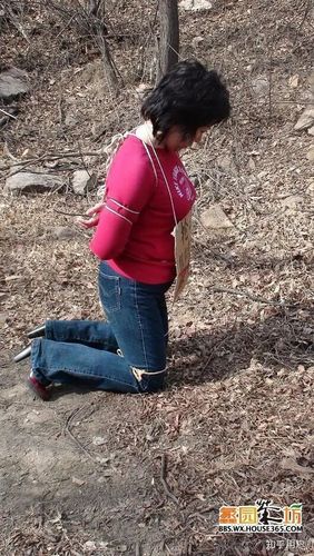 枪毙女死刑犯时,女犯可以穿高跟鞋上刑场吗?