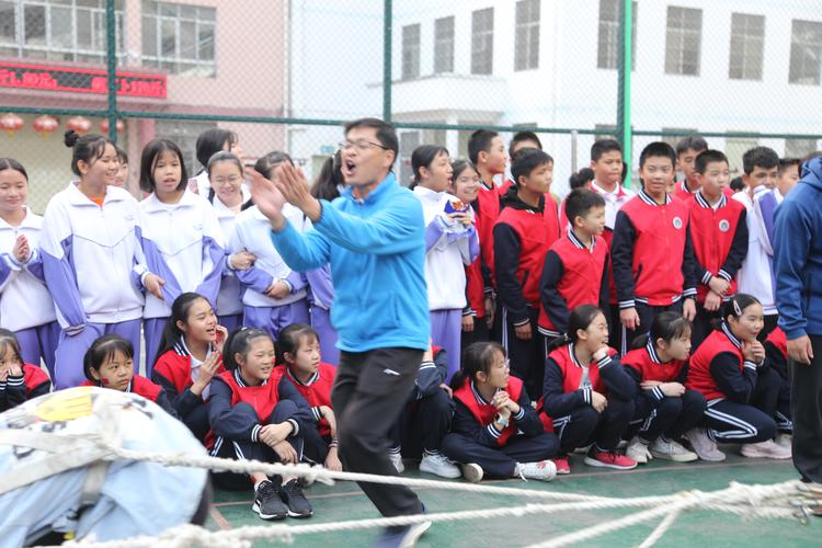 这个冬天不冷一一一那坡县民族初级中学"两会一节"活动纪实