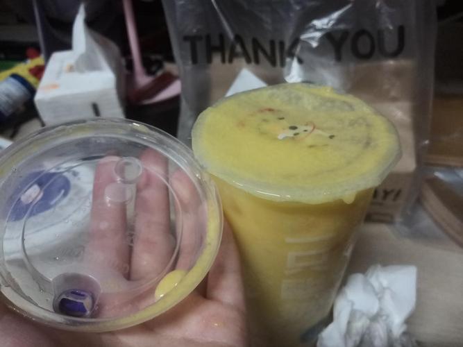 我的奶茶给我撒的很厉害,想申请售后,但是如果罚到外卖小哥就觉得不太