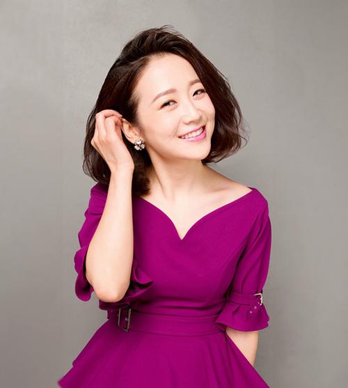 《时尚先生》专访艾诚:最美哈佛女主播的双擎人生