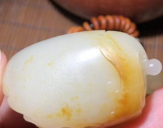 为什么在和田玉市场中,籽料的价格更贵?