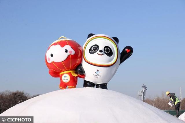 冰墩墩和雪容融景观亮相啦