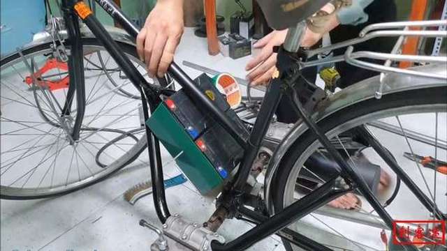 给自行车安装两个五百瓦的减速电机,改装大扭矩电动车
