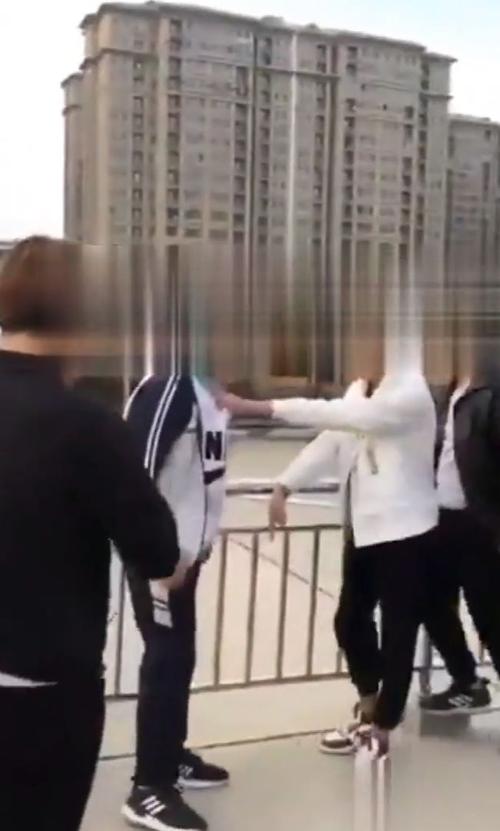 滕州市一中学1名学生惨遭多名混混围殴