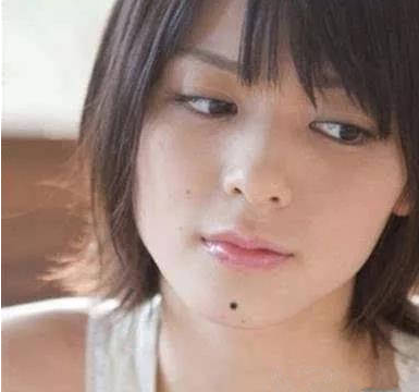 这三处有痣是前世菩萨转世,今生神佛庇佑,大富大贵,财运不断!