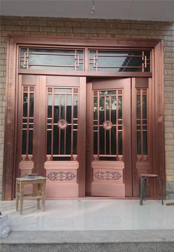 用铜门,品人生,回忆历史