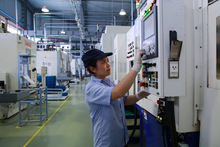 浙江双环传动机械股份有限公司车间一人管理一条生产线