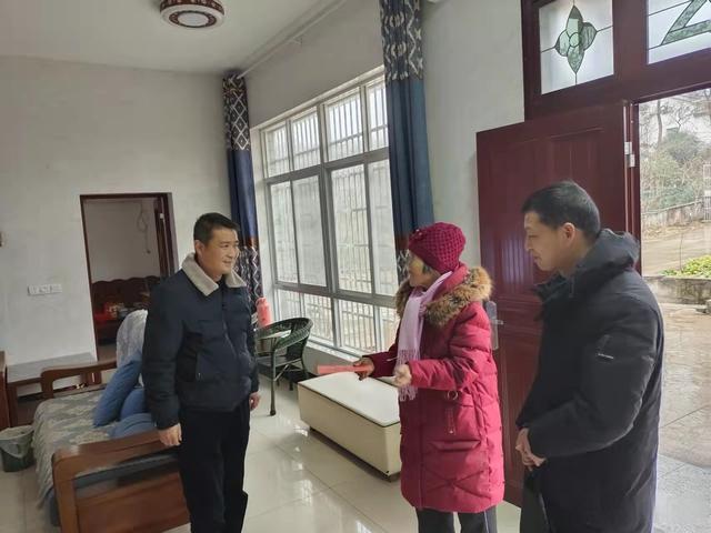 舒城县山七镇:党政领导开展春节期间走访慰问活动