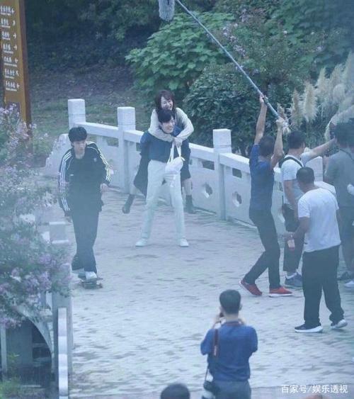 《余生请多指教》剧情路透,滑板车少年碰撞杨紫,肖战霸道背小紫