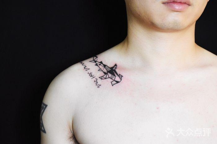 怪咖纹身刺青锁骨图片 - 第2张