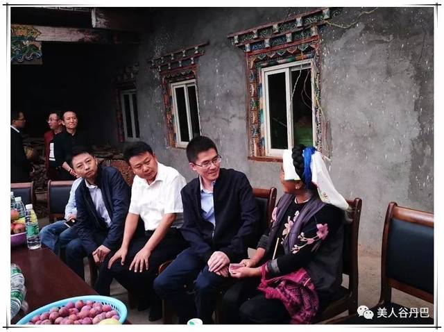 9月21日至22日,省纪委驻省委组织部纪检组长李文星一行深入丹巴县开展