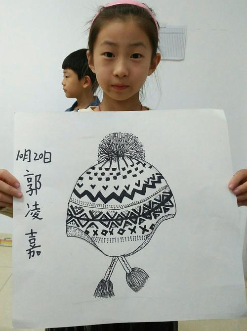 创意中级班合 线描图片写生 《雨中的小花伞》 &《帽子》