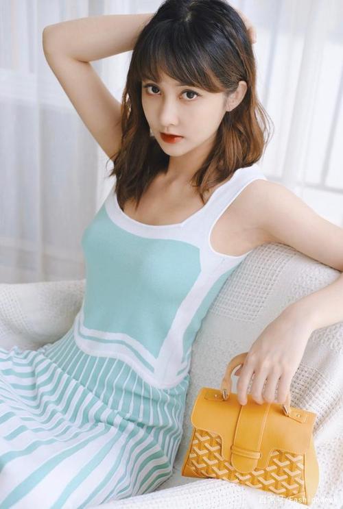 是最美警花没错了,林籽私服造型大合集,25岁展现百变