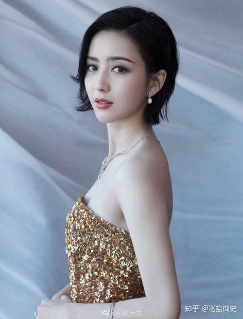 大家有存的让你觉得惊艳的女明星礼服图吗