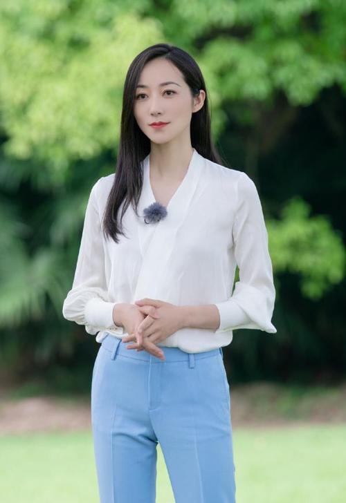 韩雪有多美,夏日穿蓝色连衣裙简单清新,古希腊风格太女神