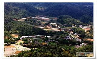 南山坪梯田〔正受到摄影家的关注