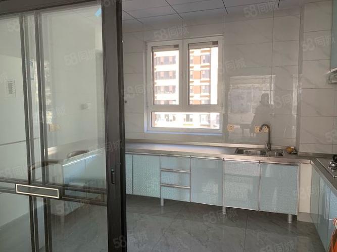 澜庭美地钥匙房出租1700一月家具家电全随时看房