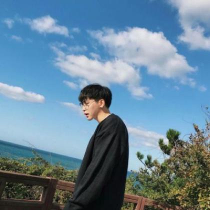 成熟稳重小哥哥帅气头像,看了动心的是你-男生头像