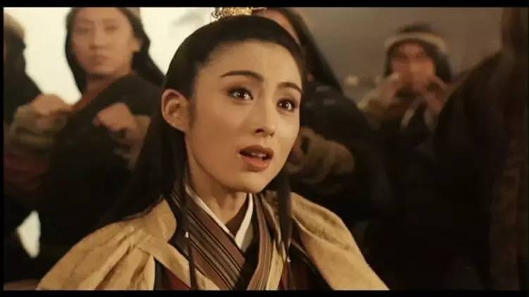 49岁张敏复出赚钱包养小导演?比美人迟暮更惨的是