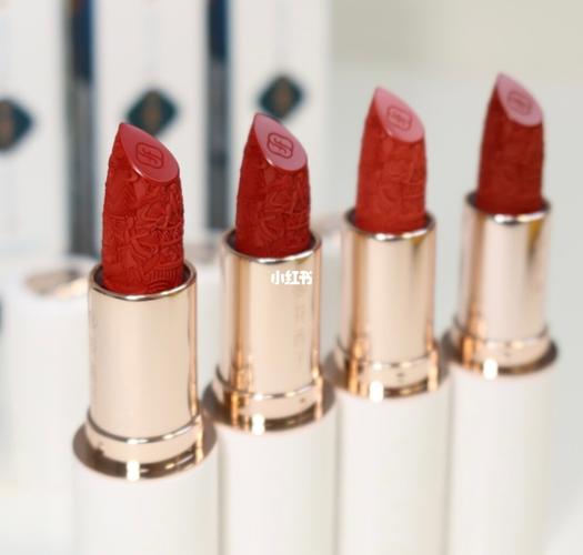 花西子口红_口红_花西子怎么样_大衣_滋润_美妆_彩妆