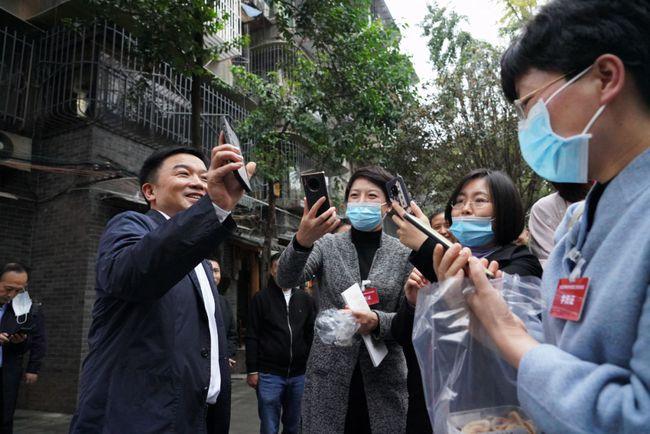 党工委书记王堃为全国文明城市代言|文明办|老旧小区|金牛区_网易订阅