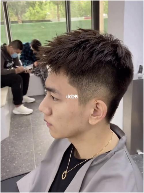 男士层次感短发发型推荐_发型_短发_男士发型_锡纸烫