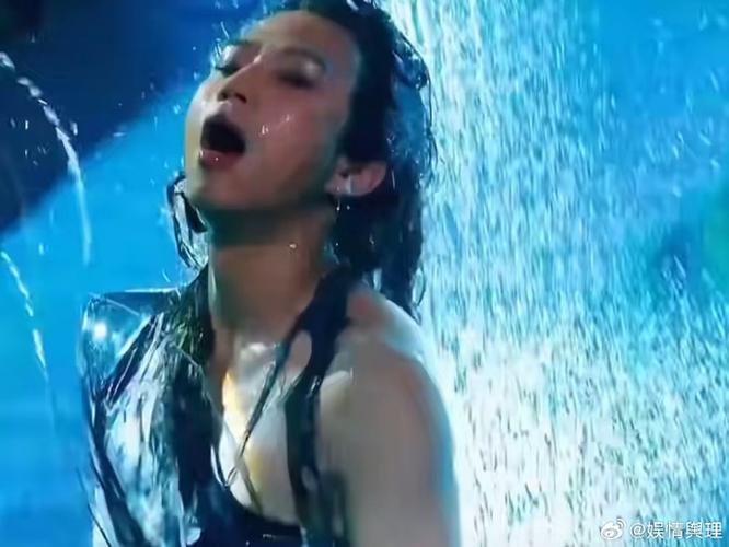 邓超被浇水:九儿永不言败