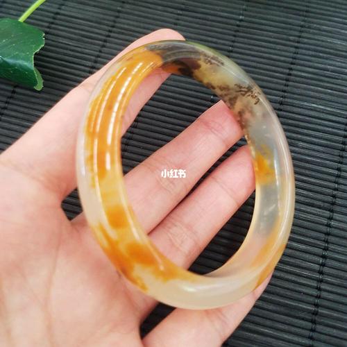 天然的黄龙玉但是玉质比较差才会起棉,因此它也能证明黄龙玉的真假