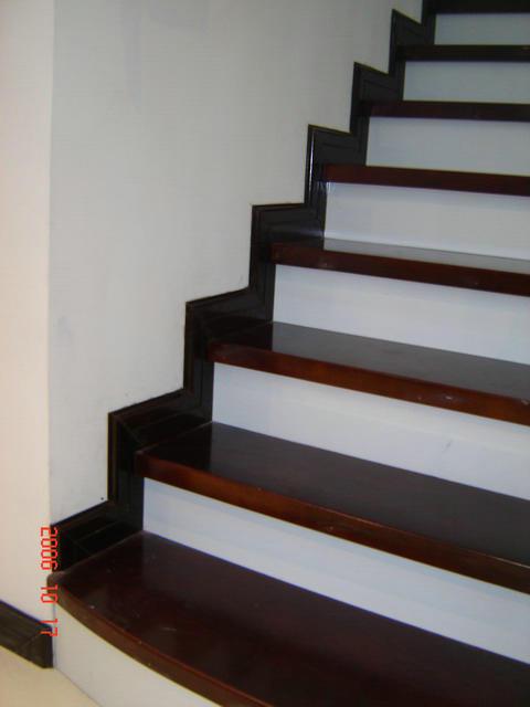 4款楼梯拐角的踢脚线装修效果图 loft户型家装室内楼梯地脚线高度尺寸