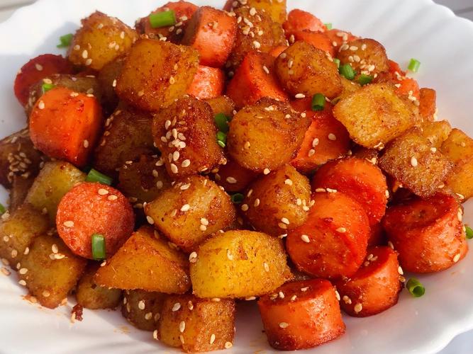 土豆火腿肠切丁             