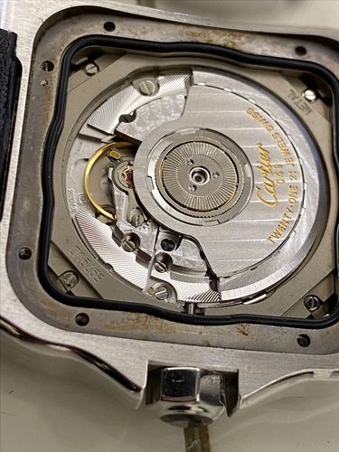 帮我看看卡地亚山度士机芯真假