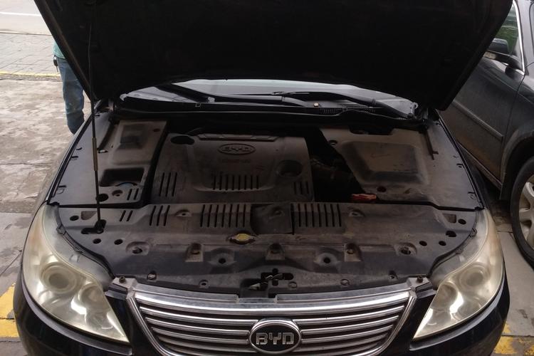 比亚迪-f6 2011款 黄金版 2.0l cvt尊享型