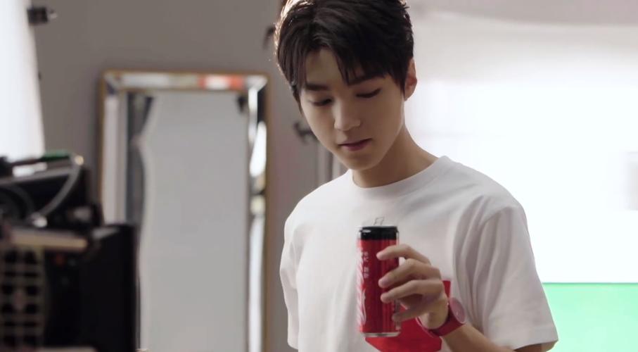 [tfboys][新闻]210508 王俊凯可口可乐片场花絮释出,可乐是无糖的,可