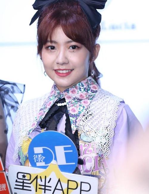 by2,赖美云上海时装周同框比美 管栎紫发帅气亮相