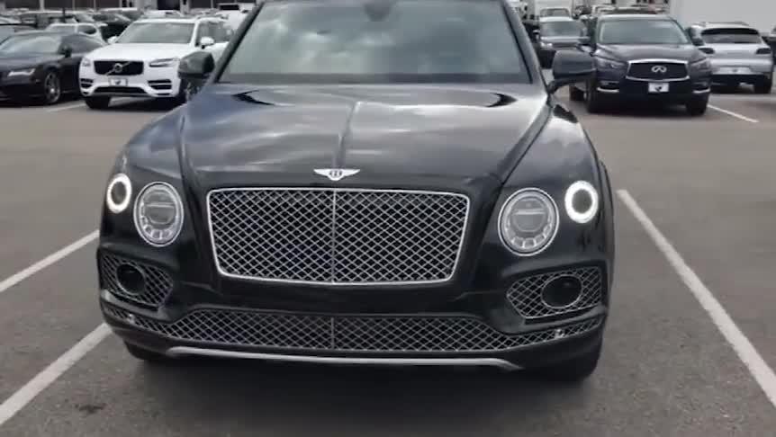 刚到货的2019款宾利添越bentayga内饰靓