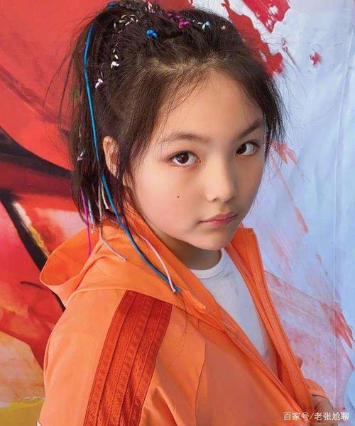 王诗龄最近貌似瘦了,扎脏辫返校复课,网友:这是11岁小
