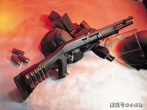 由意大利枪支制造商伯奈利(benelli)设计及生产.