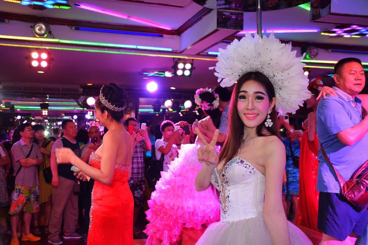 拍照环节 东方公主号人妖秀