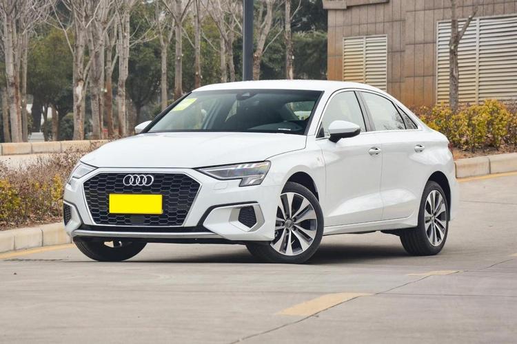 8l的豪华三厢车,前后独立悬架,仅20.31万起,实拍奥迪a3