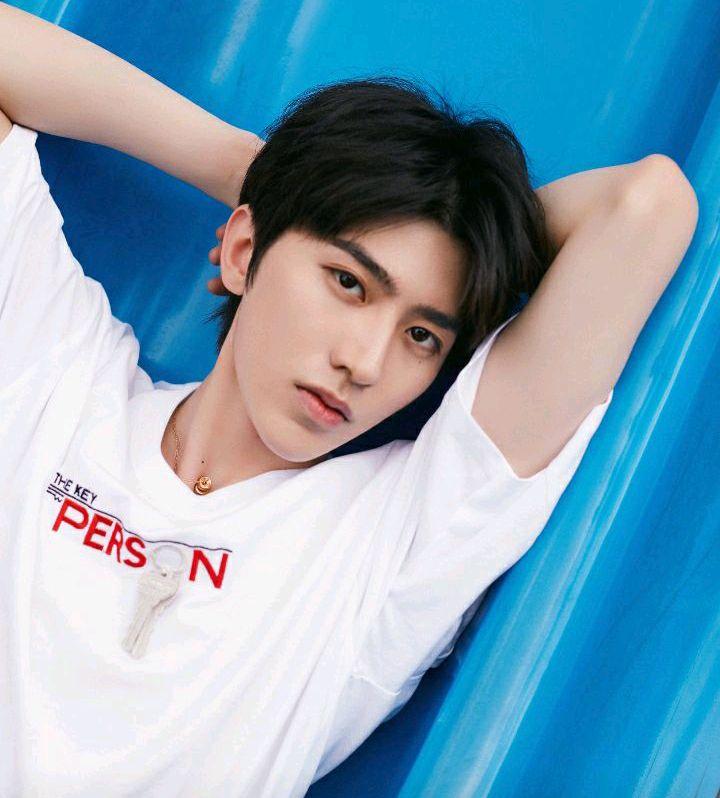 舞蹈学院p图男明星头像宣传,王一博张艺兴蔡徐坤王嘉尔画风突变