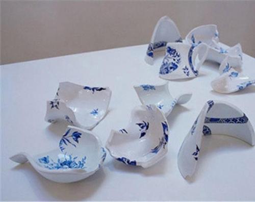 broken things(破碎的陶器)