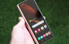 三星折叠式智能手机